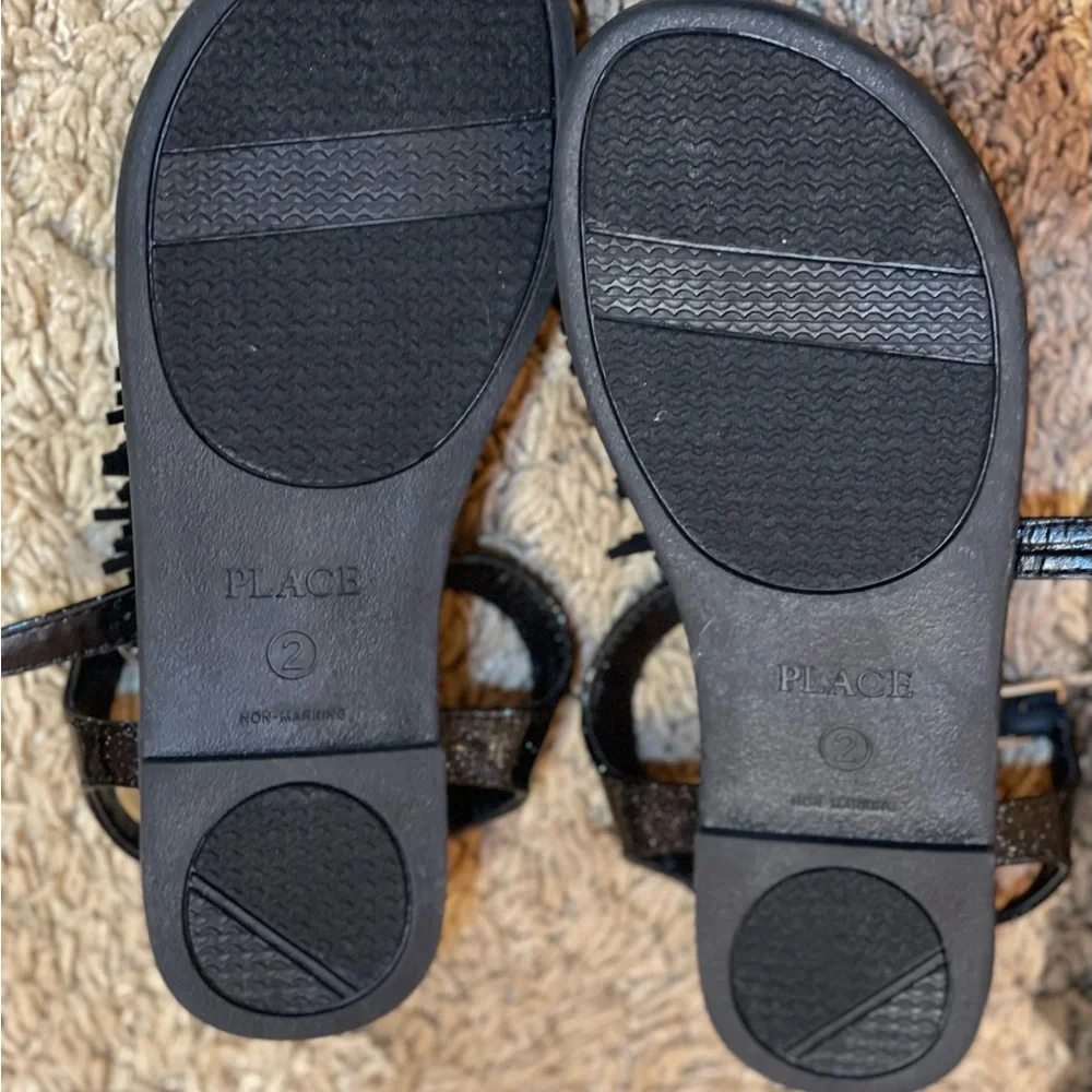 The Children’s Place girls size 2 sandals